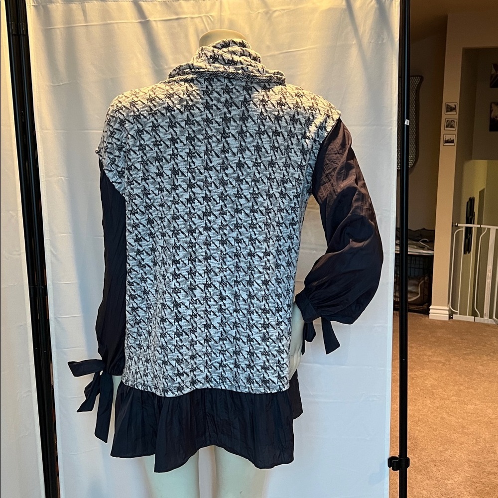 RYU Embossed and Ruffled Cowl Neck Tunic - Picture 7 of 9